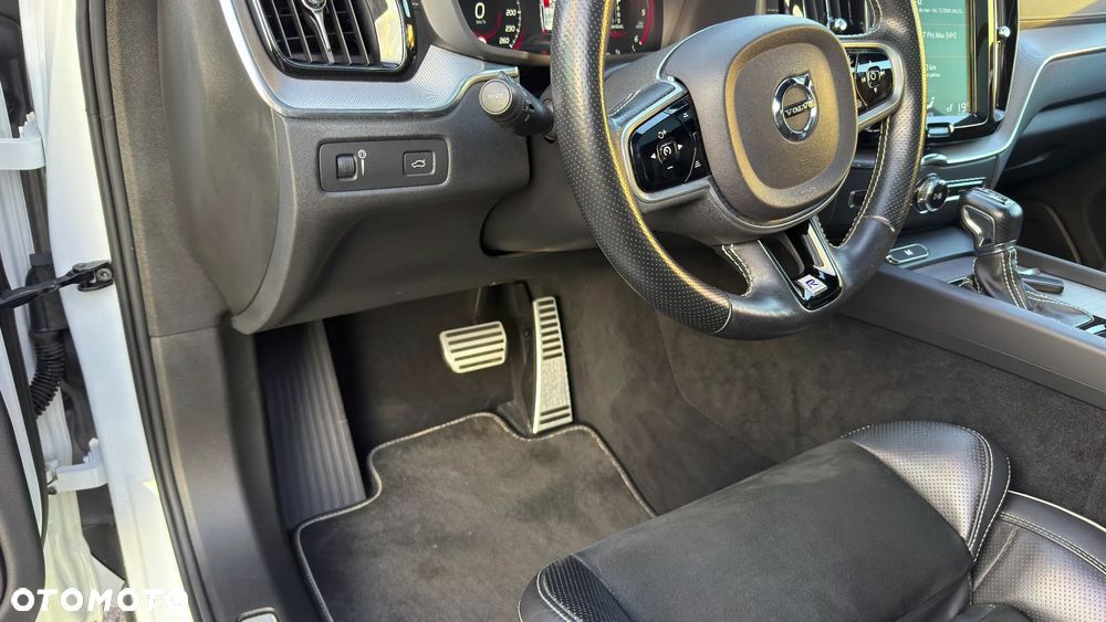 Volvo XC 60 D5 AWD Geartronic RDesign - 19
