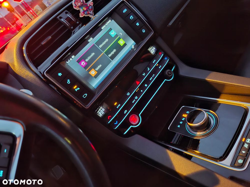 Jaguar F-Pace 2.0 i4D AWD Prestige - 8