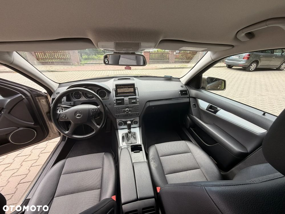 Mercedes-Benz Klasa C 180 CGI Automatik BlueEFFICIENCY Avantgarde - 13