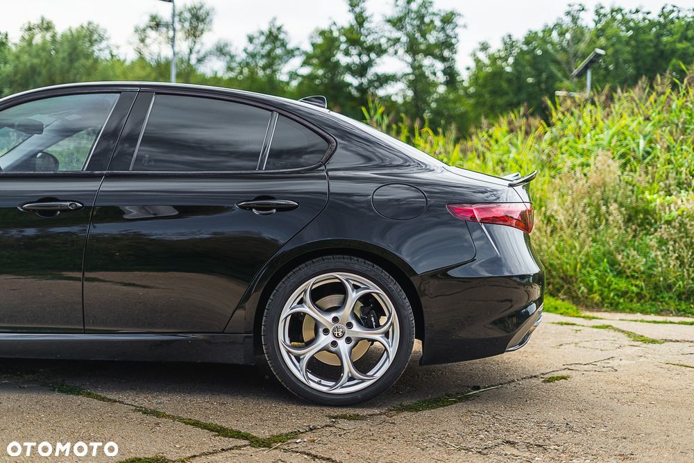 Alfa Romeo Giulia 2.0 Turbo 16V AT8-Q4 Veloce - 16