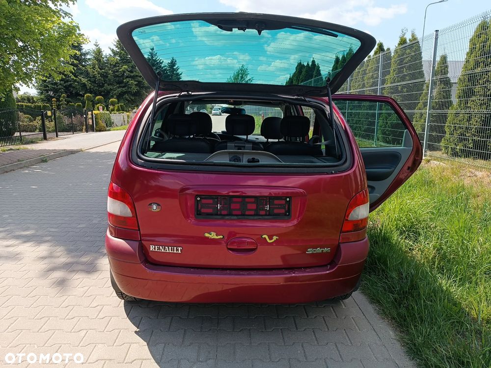 Renault Scenic 1.6 16V Privilege - 10