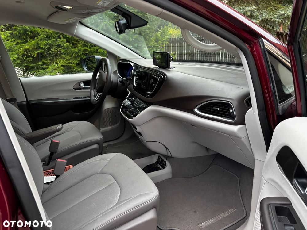 Chrysler Pacifica - 1