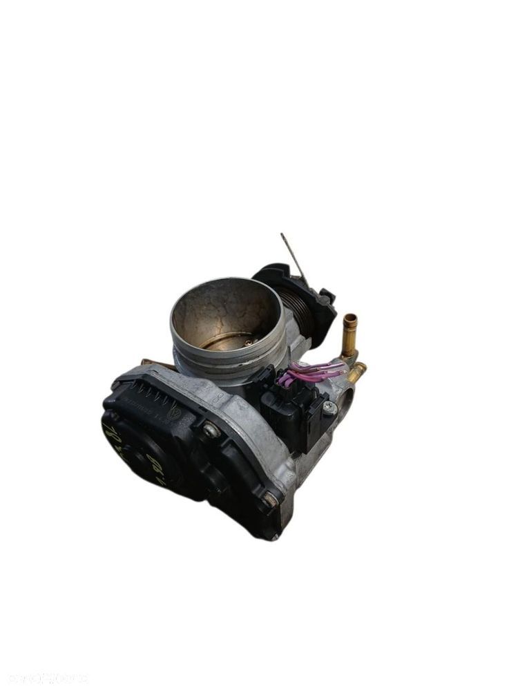 przepustnica audi a3 8l 1.8 06a133064j a3 8l 1.8 - 1