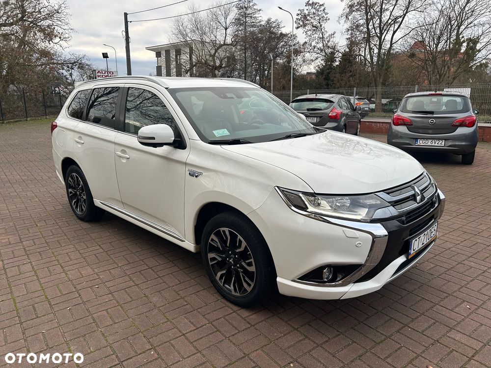 Mitsubishi Outlander 2.0 4WD Top - 22