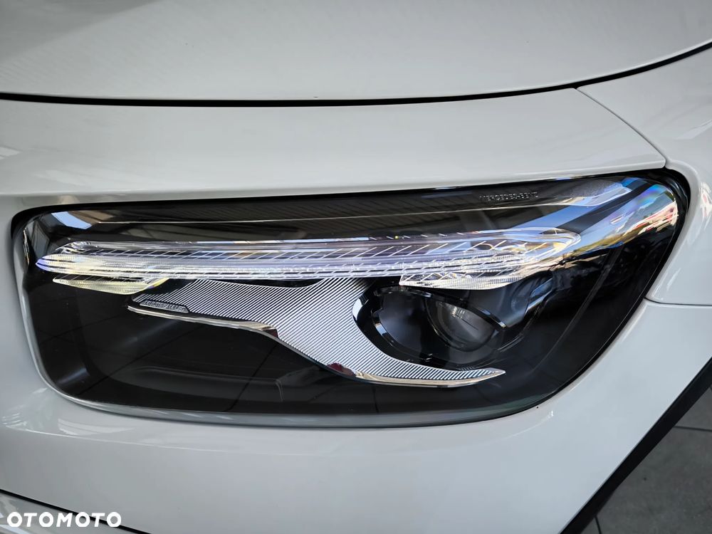 Mercedes-Benz GLB 200 AMG Line 7G-DCT - 35