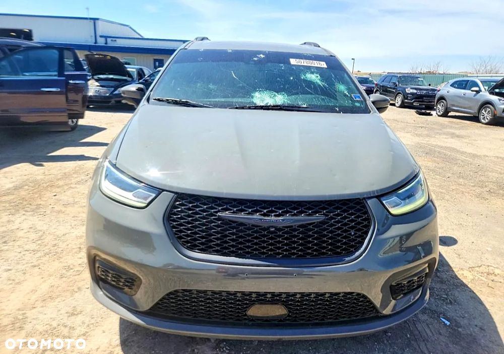 Chrysler Pacifica - 5