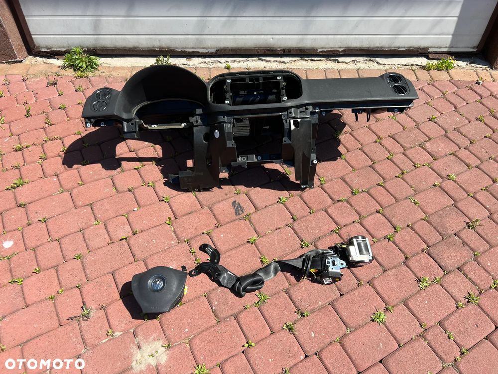 DESKA KONSOLA KOKPIT PODUSZKA PASY VW GOLF 6 VI PLUS - 1