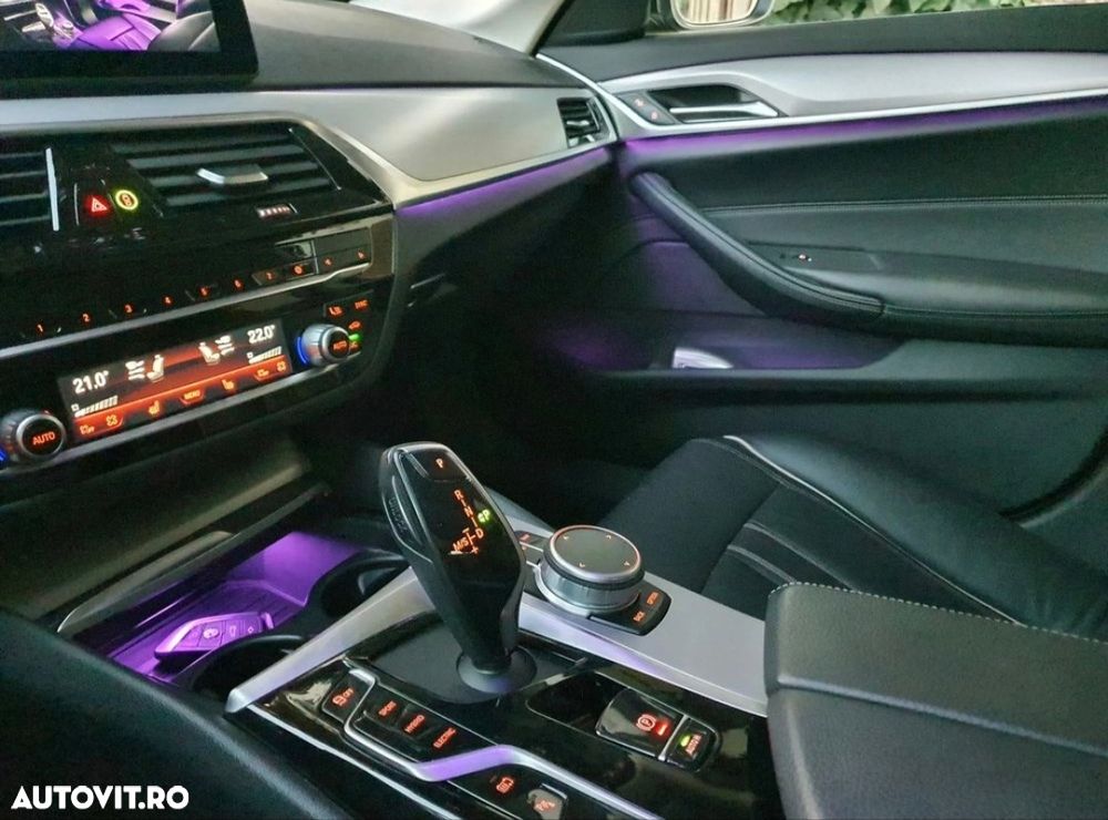 BMW Seria 5 530e xDrive Touring Aut. - 11