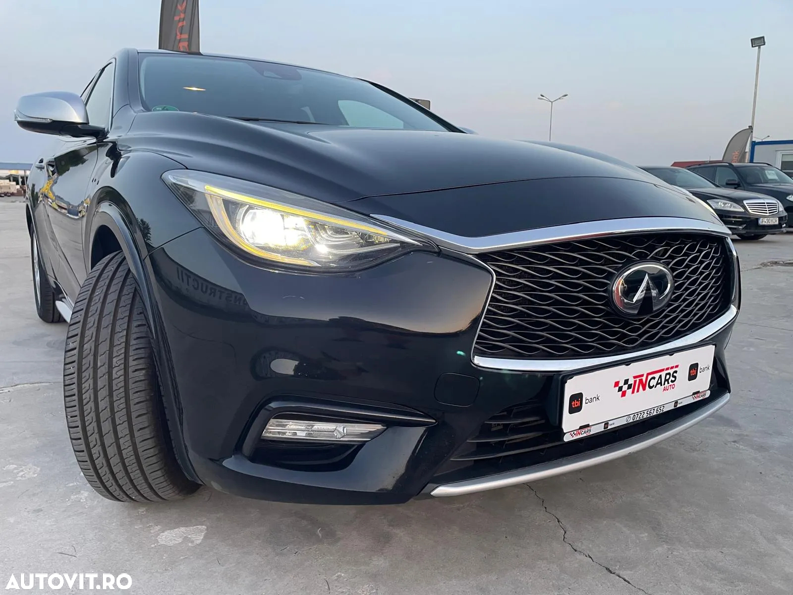 Infiniti Q30 - 9