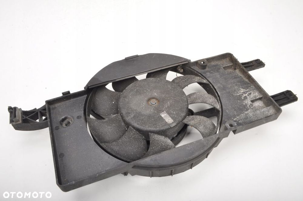 FORD FOCUS MK3 1.0 12V WENTYLATOR BV61-8C607-SB - 2