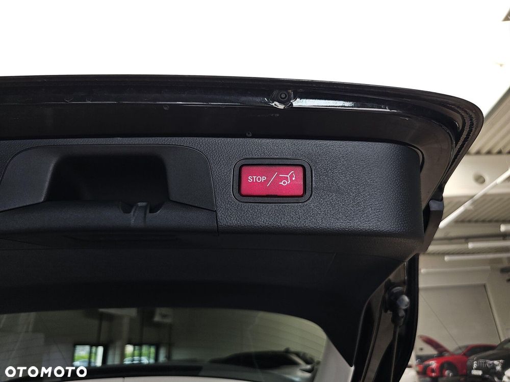Mercedes-Benz GLC 300 e 4-Matic - 23