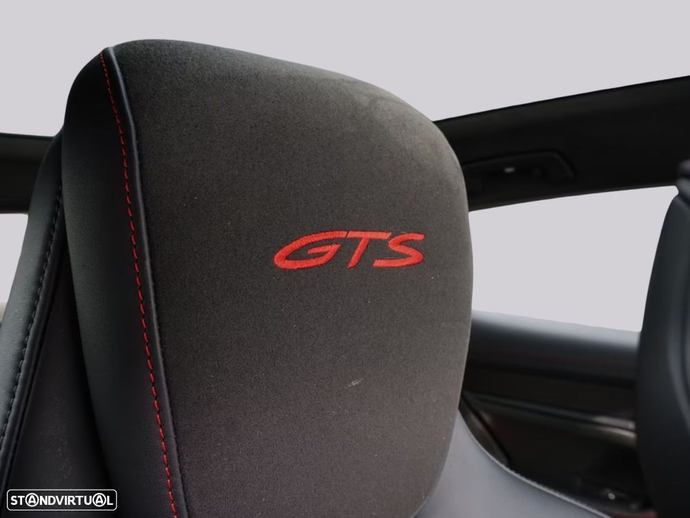 Porsche Taycan Sport Turismo - 14