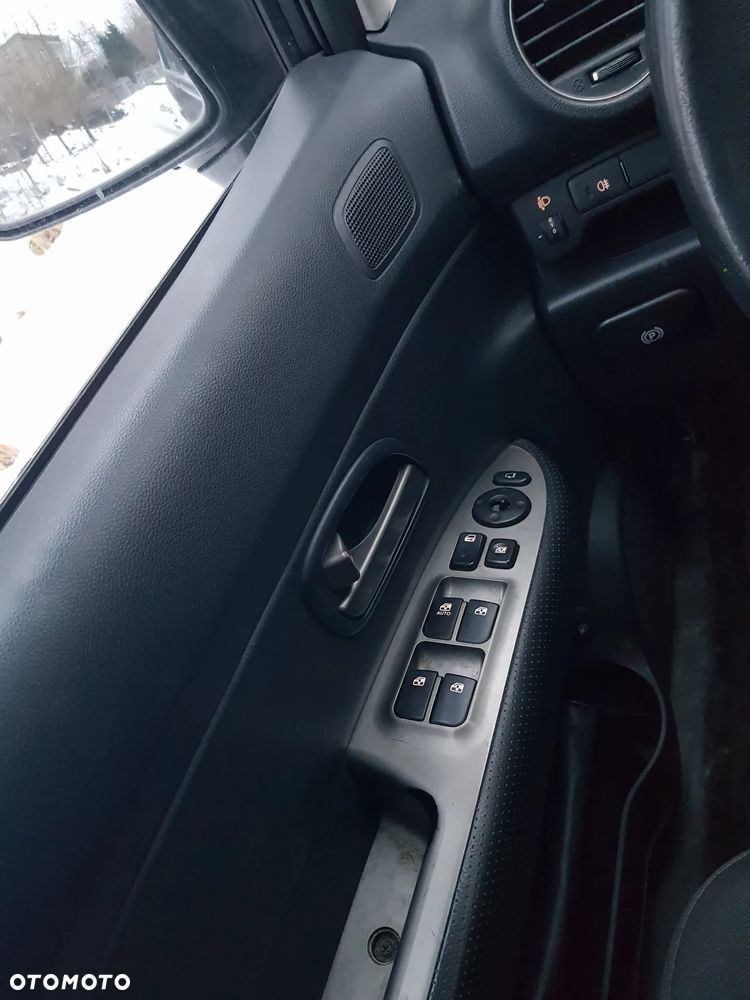 Kia Carens - 14