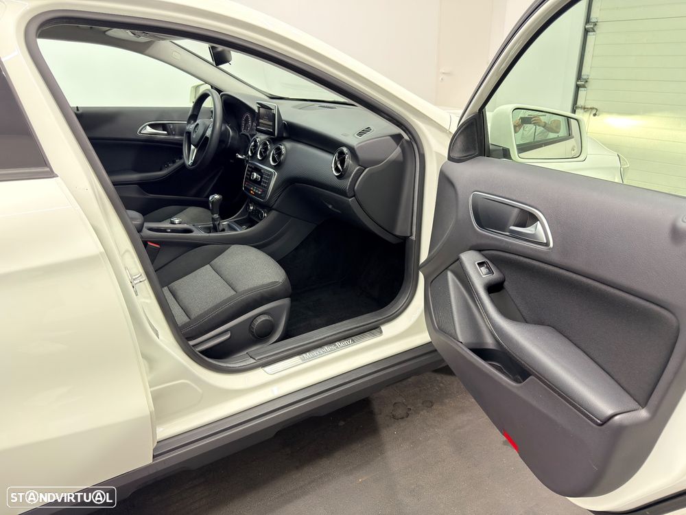 Mercedes-Benz GLA 180 d Style - 15