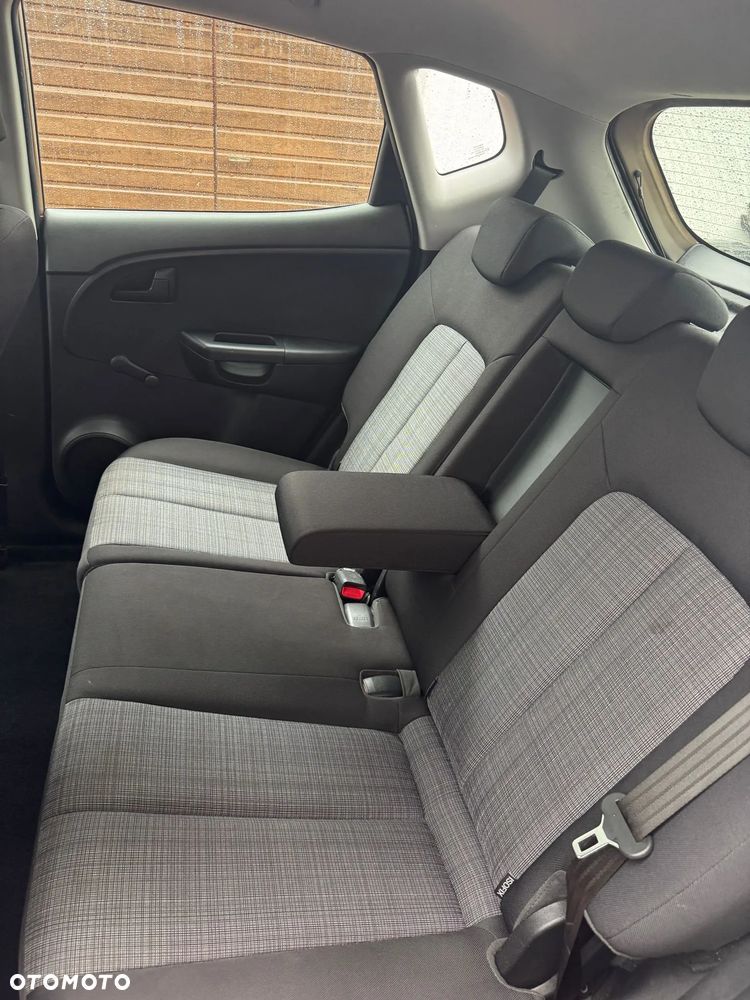Kia Venga - 17