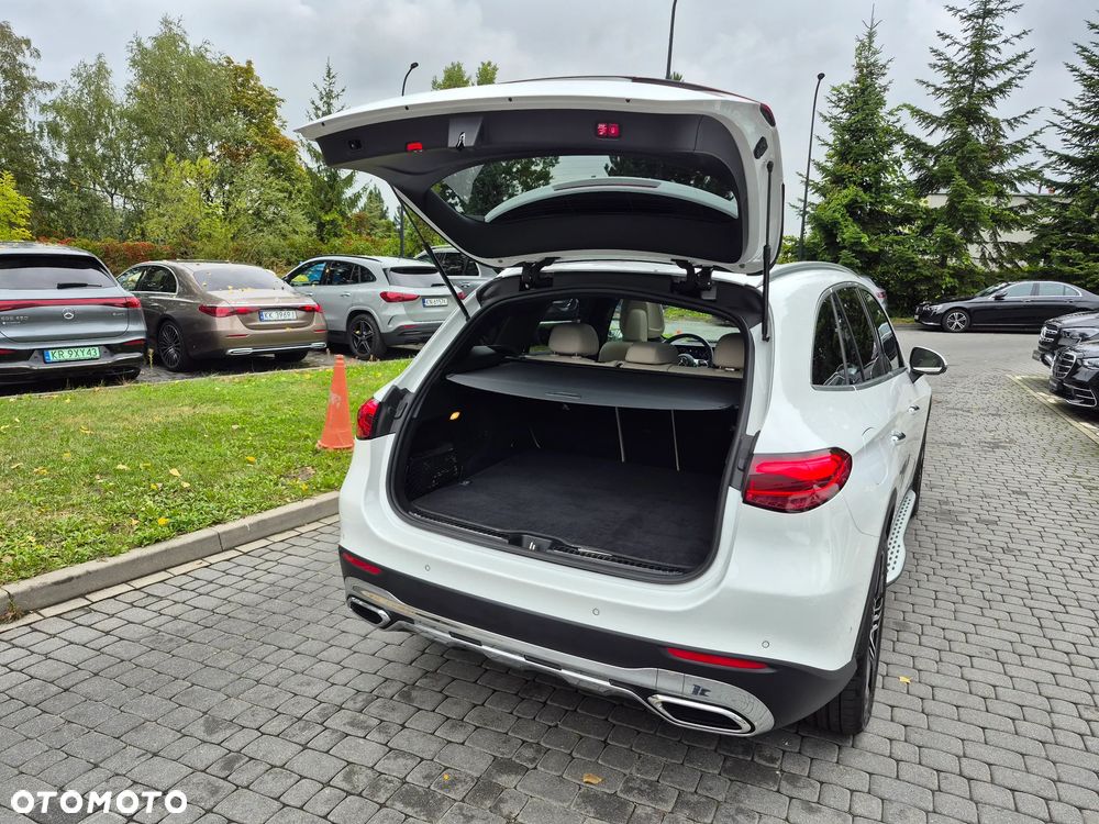 Mercedes-Benz GLC 300 4Matic 9G-TRONIC Edition Avantgarde - 29