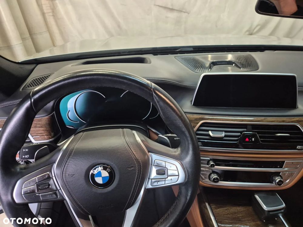 BMW Seria 7 750i xDrive - 13