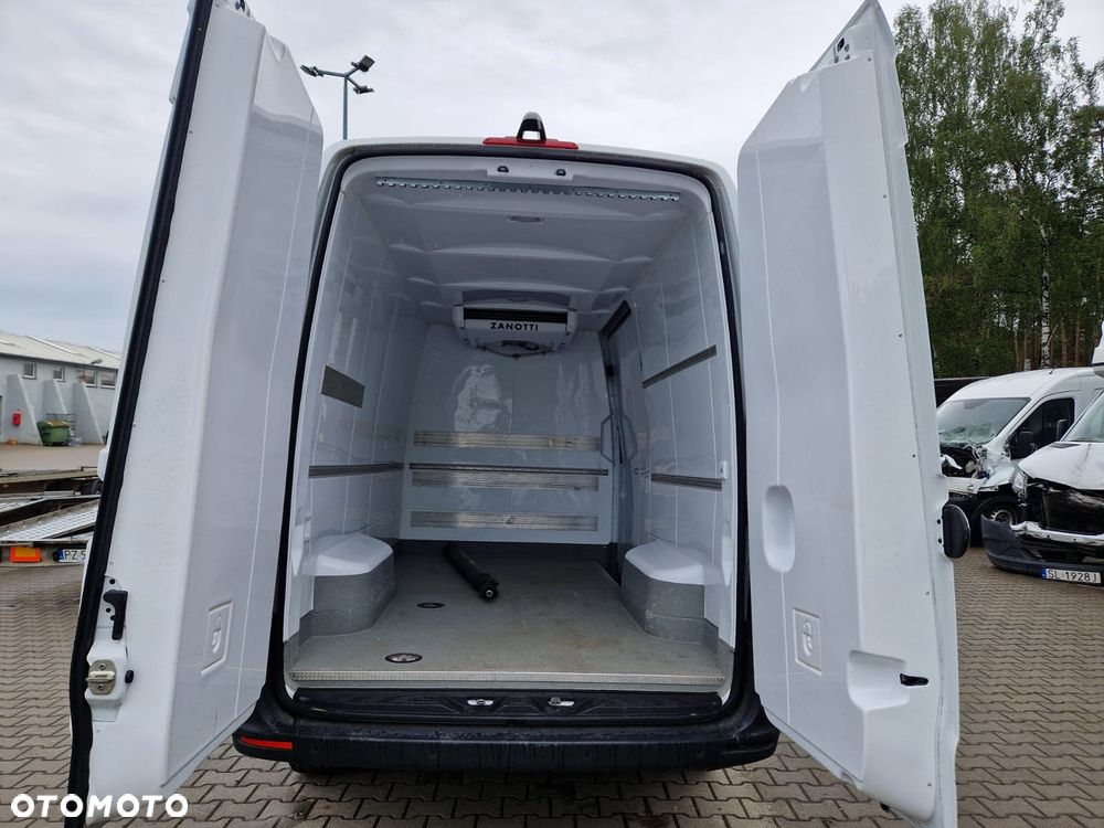 Mercedes-Benz Sprinter - 17