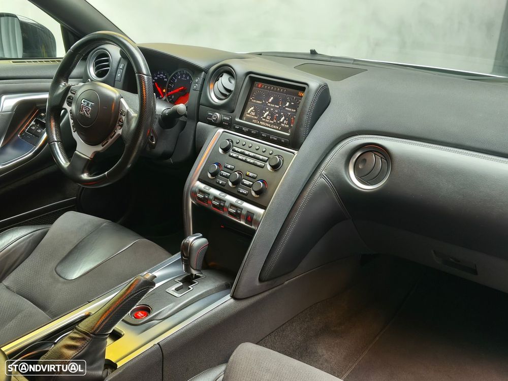 Nissan GT-R - 11