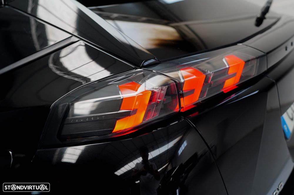 Peugeot 2008 1.2 PureTech Allure EAT8 - 23