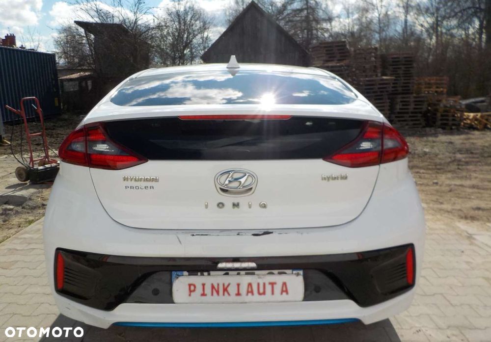 Hyundai IONIQ - 15