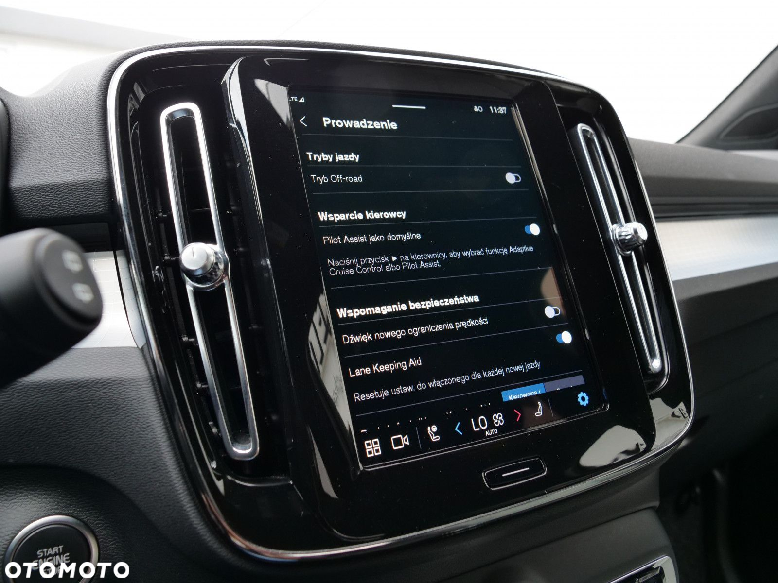 Volvo XC 40 - 25