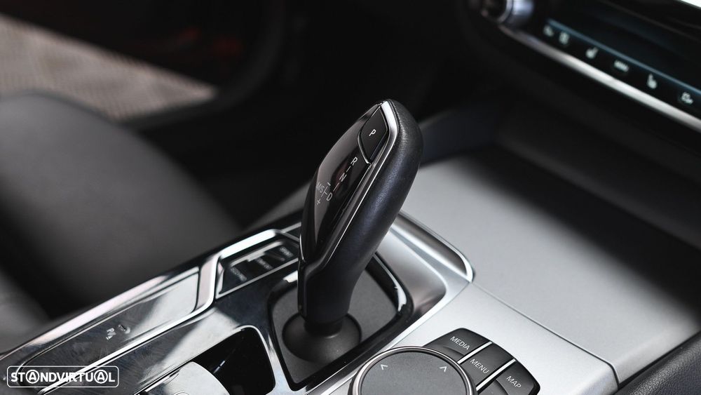 BMW 520 d Pack Desportivo M Auto - 35