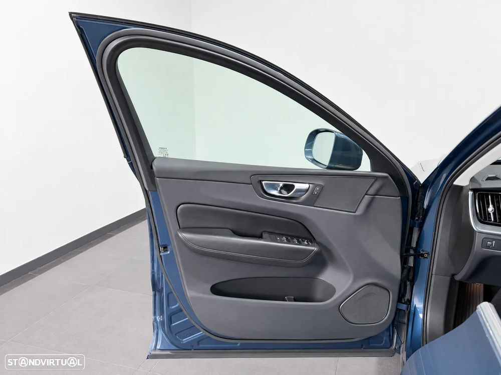 Volvo XC 60 2.0 B4 Momentum - 18