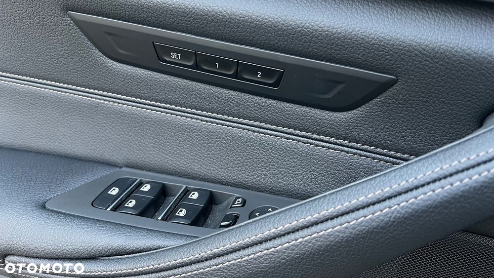 BMW Seria 5 520d xDrive M Sport Edition - 9