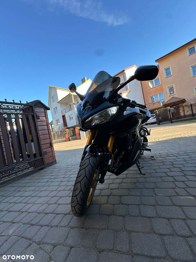 Yamaha FZ8 - 4