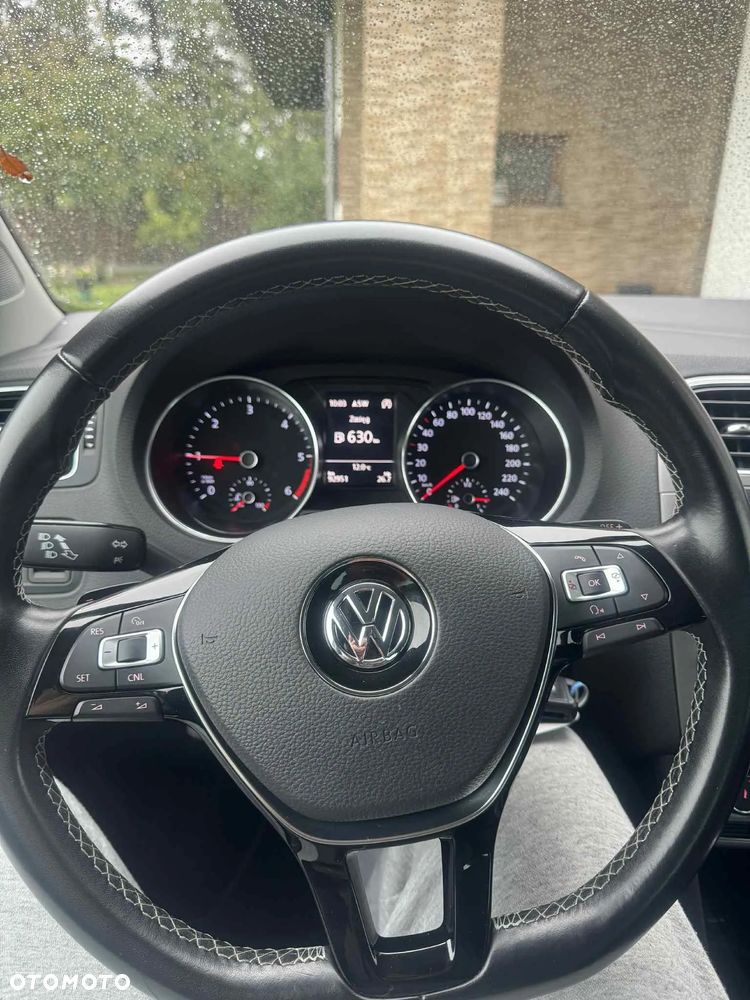 Volkswagen Polo 1.4 TDI Blue Motion Technology DSG Lounge - 10