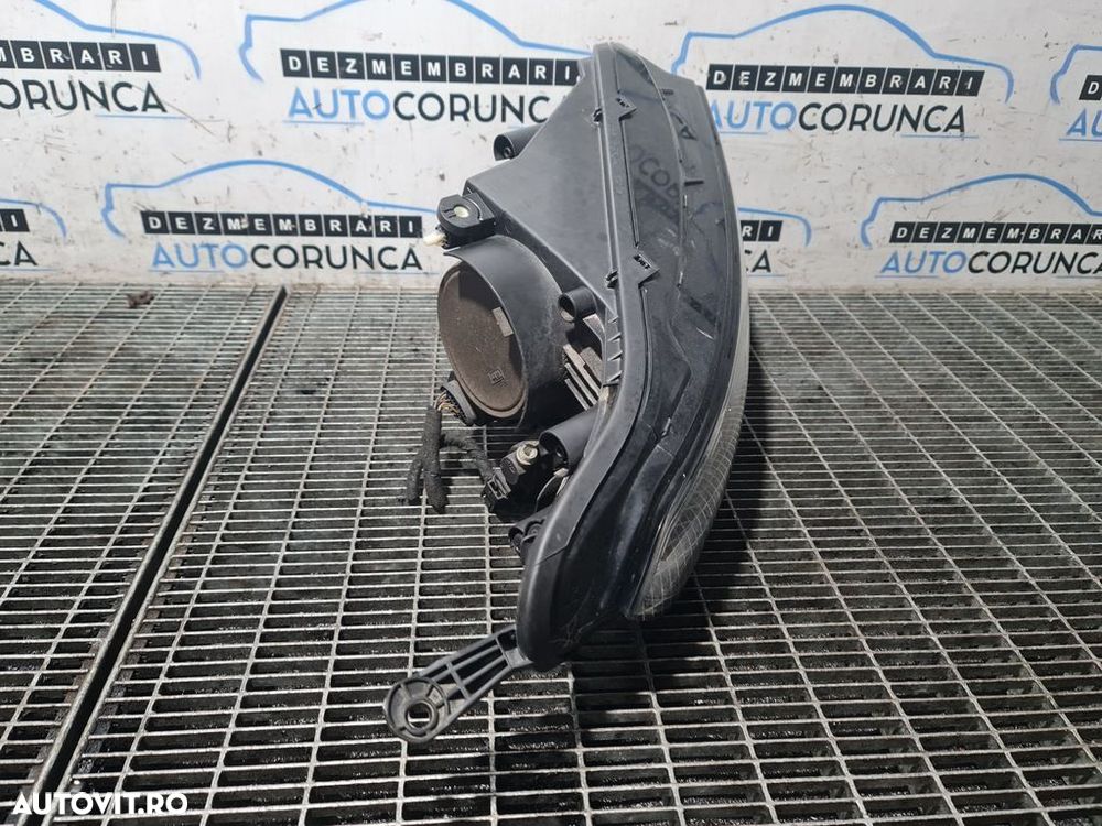 Far Dreapta Ford EcoSport II 2013 - 2017 SUV 4 Usi (1342) Fara xenon PRINDERE RUPTA - 2