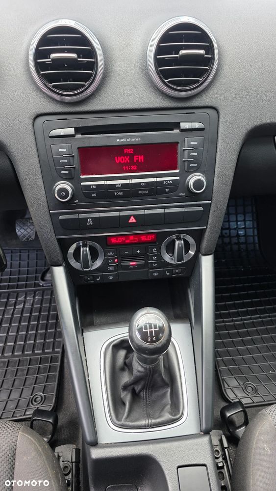 Audi A3 3-drzwiowe 1.6 TDI DPF Attraction - 28