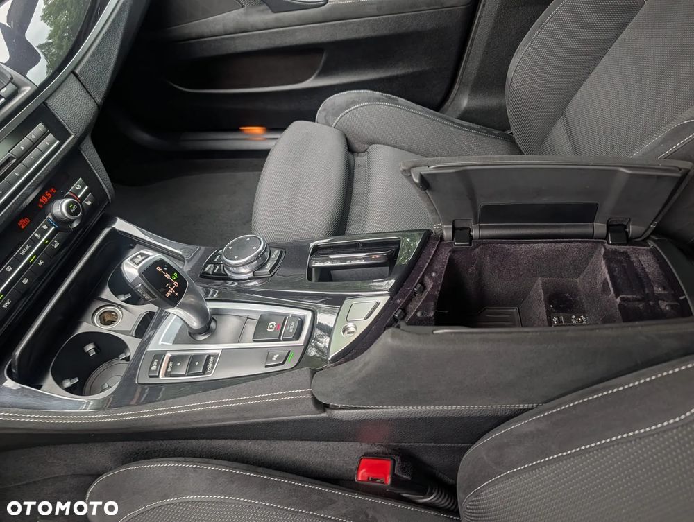 BMW Seria 5 520d M Sport - 37