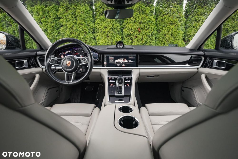 Porsche Panamera - 11
