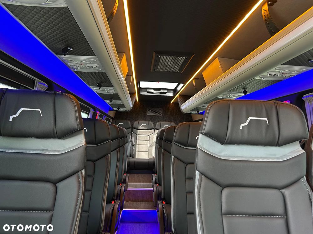 Mercedes-Benz Sprinter 519 - 20