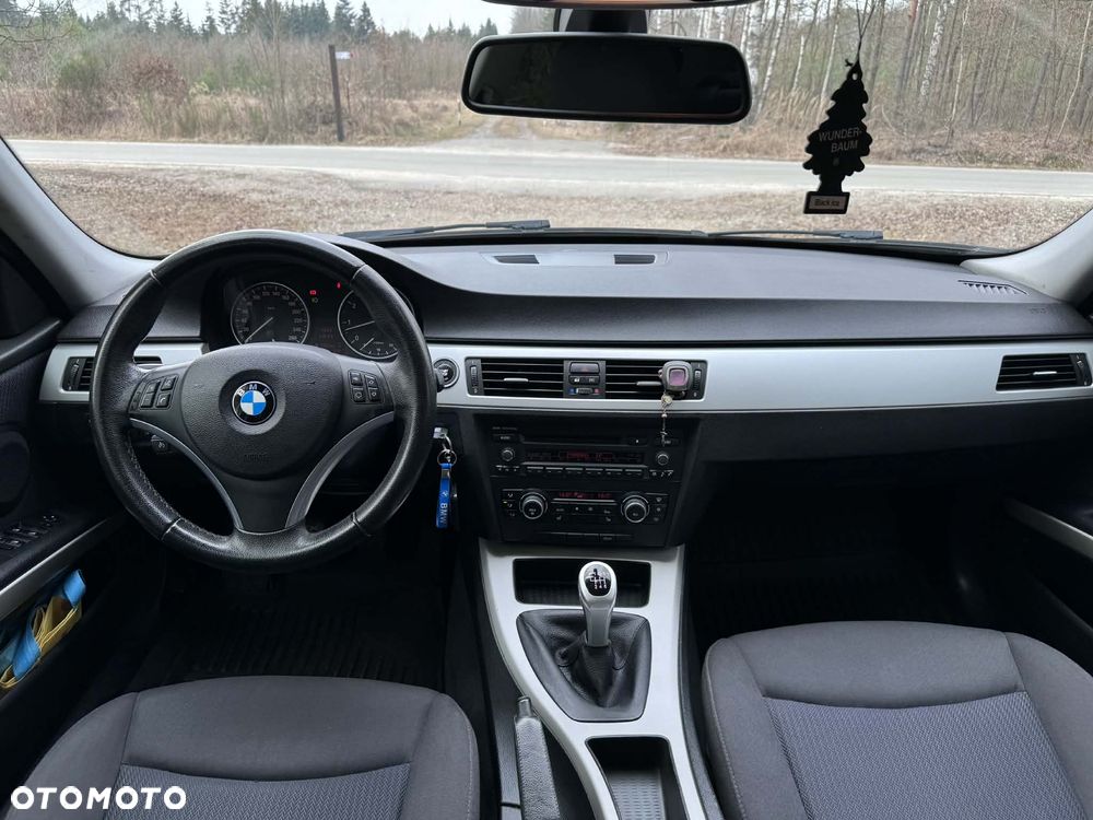 BMW Seria 3 318i - 22