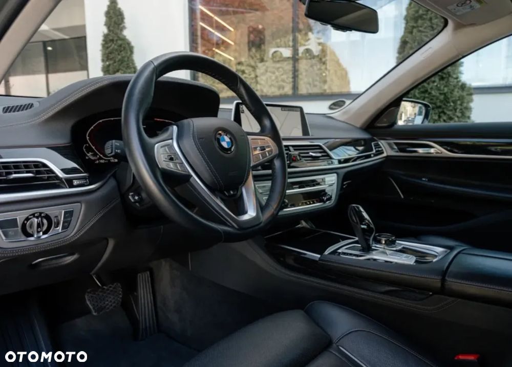 BMW Seria 7 745e sport - 5