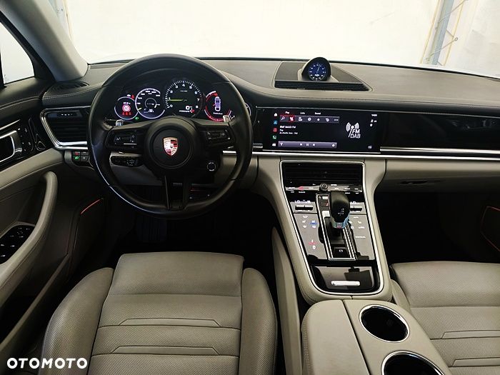 Porsche Panamera 4 E-Hybrid - 24