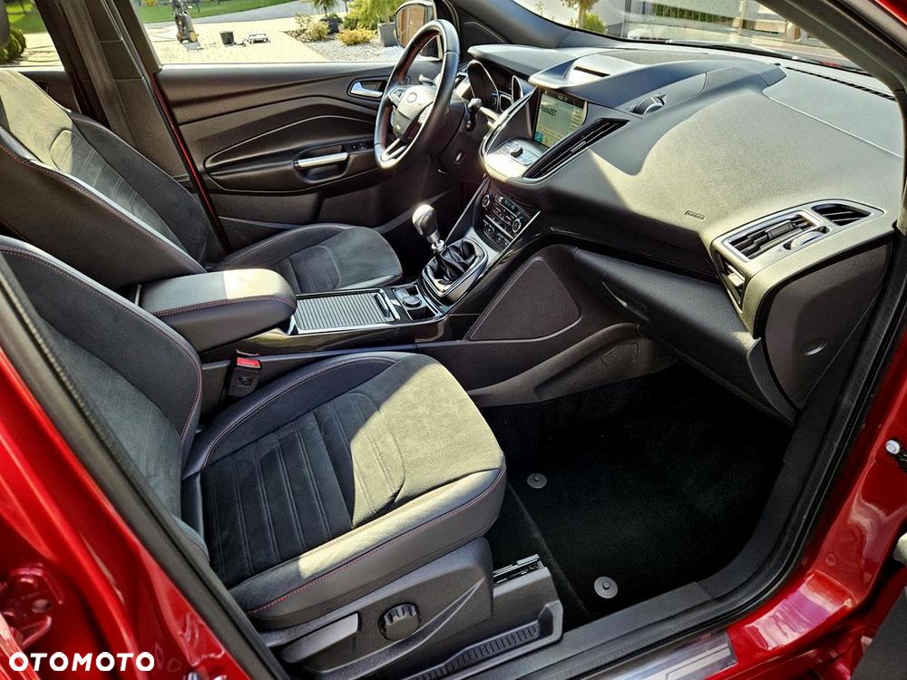 Ford Kuga 2.0 TDCi 4x4 ST-Line - 22