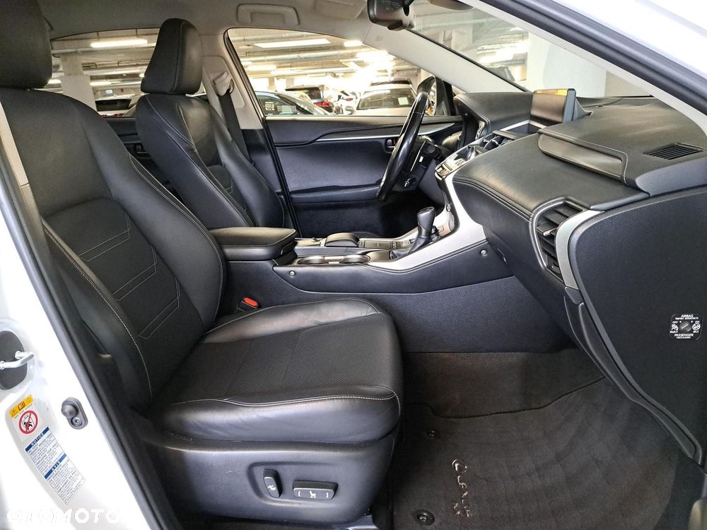 Lexus NX 300h Comfort AWD - 14
