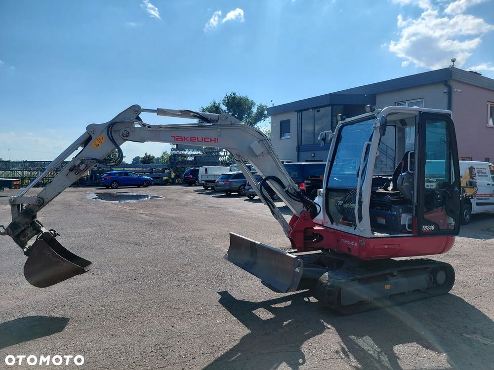 Takeuchi TB240 - 1
