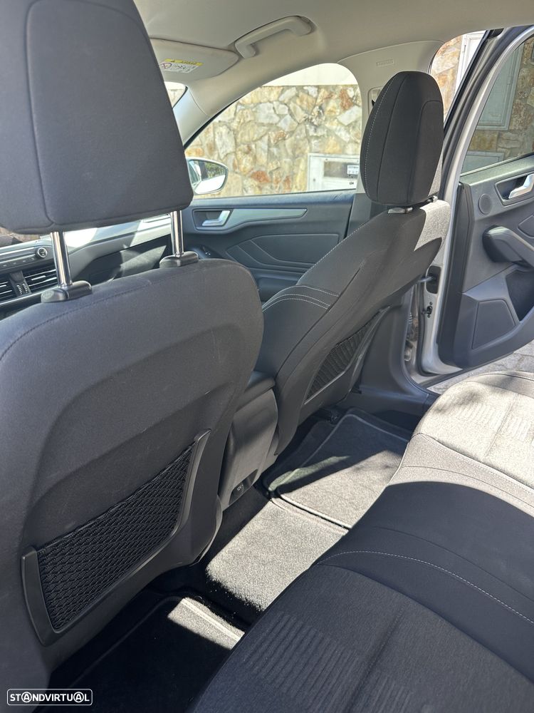 Ford Focus 1.0 EcoBoost Active - 11