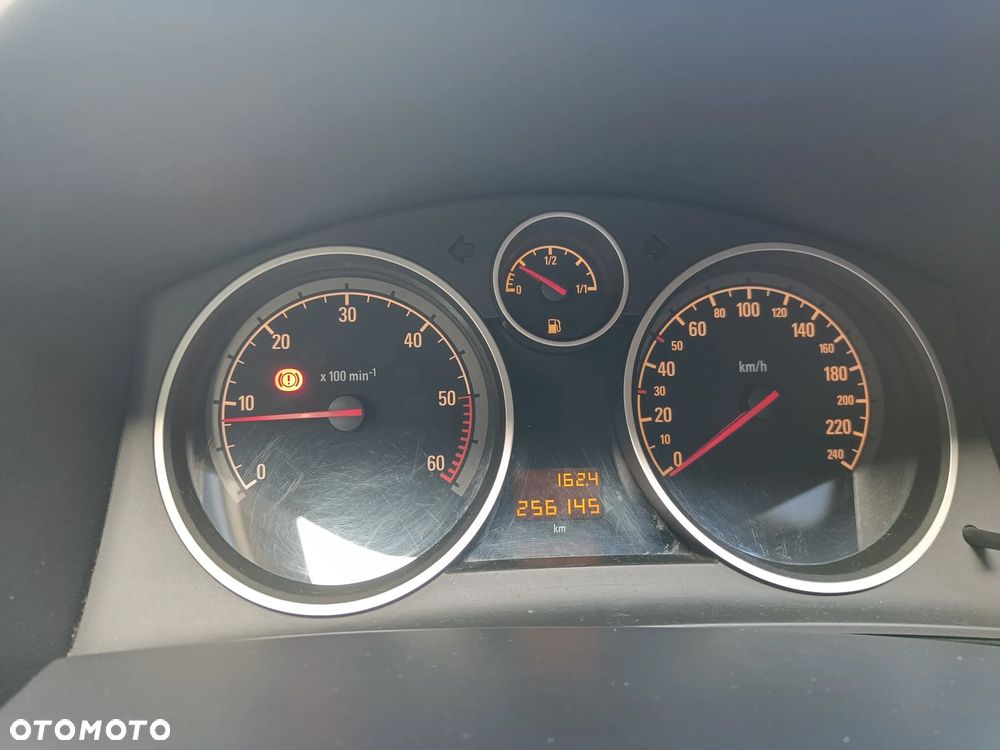 Opel Astra 1.7 CDTI Essentia - 12