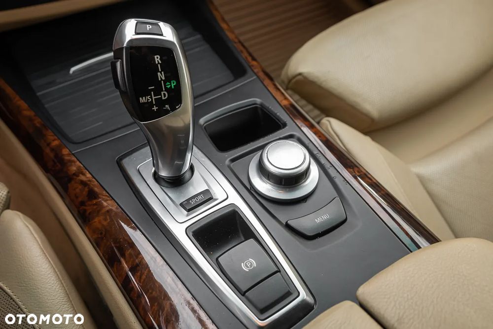 BMW X5 xDrive48i - 24