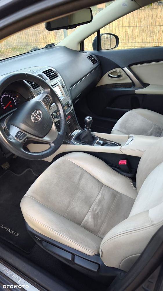 Toyota Avensis 1.8 Style - 15