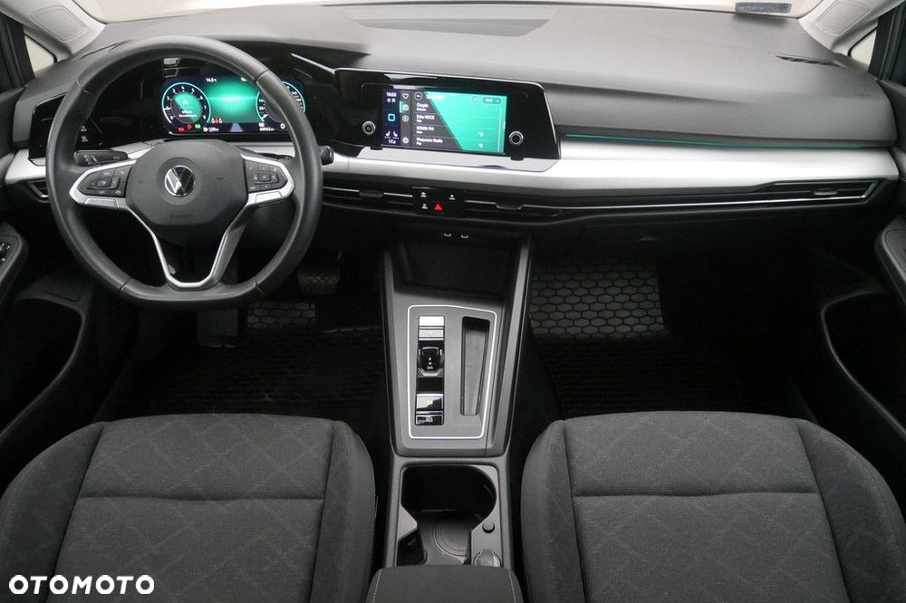 Volkswagen Golf - 8