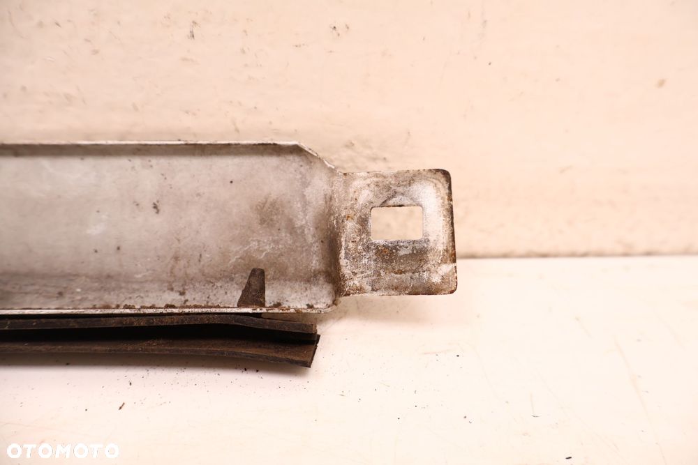 MERCEDES-BENZ W124 LISTWA POD LAMPE REFLEKTOR LEWA - 6