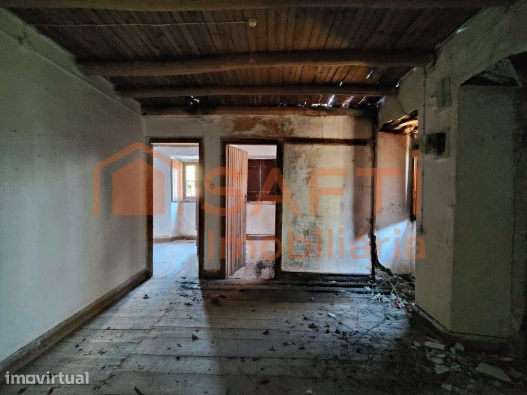 MORADIAS PARA RECONSTRUÇÃO, COM TERRENO DE CULTIVO TODO MURADO. - Grande imagem: 3/36