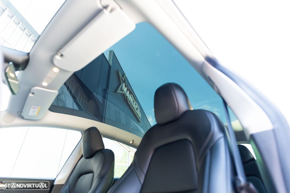 Tesla Model Y Long Range Dual Motor AWD - 9